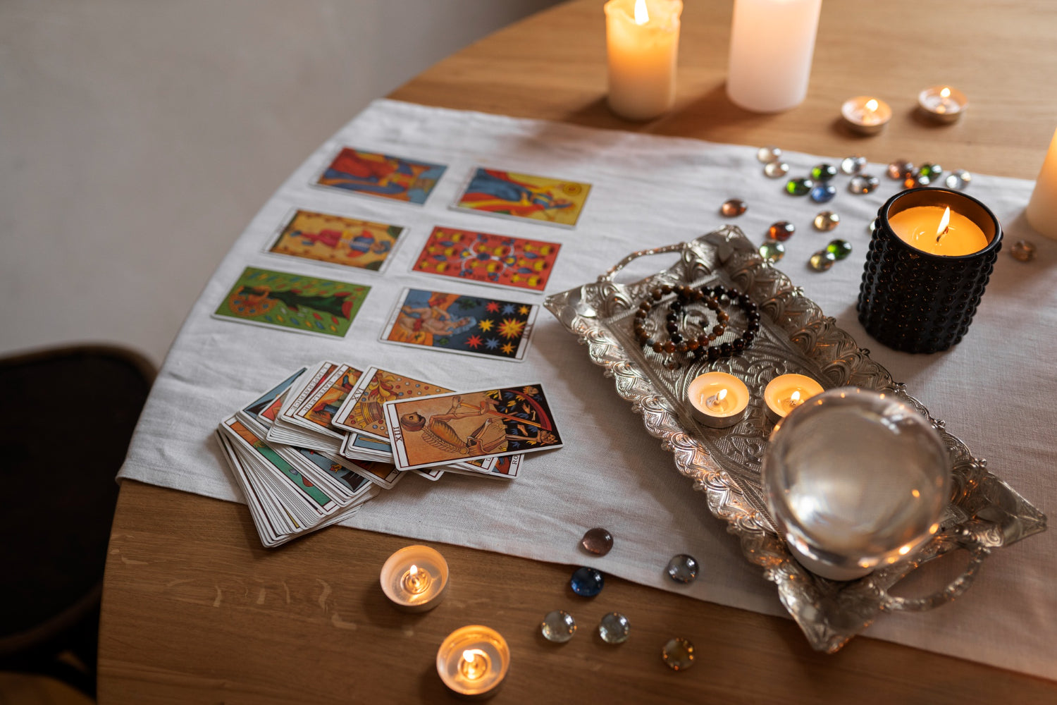 Tarot, Oráculos y Adivinación
